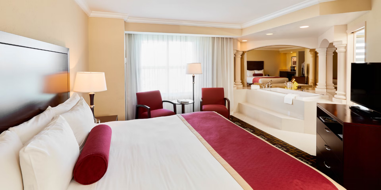 Deluxe Jacuzzi Suite Bed