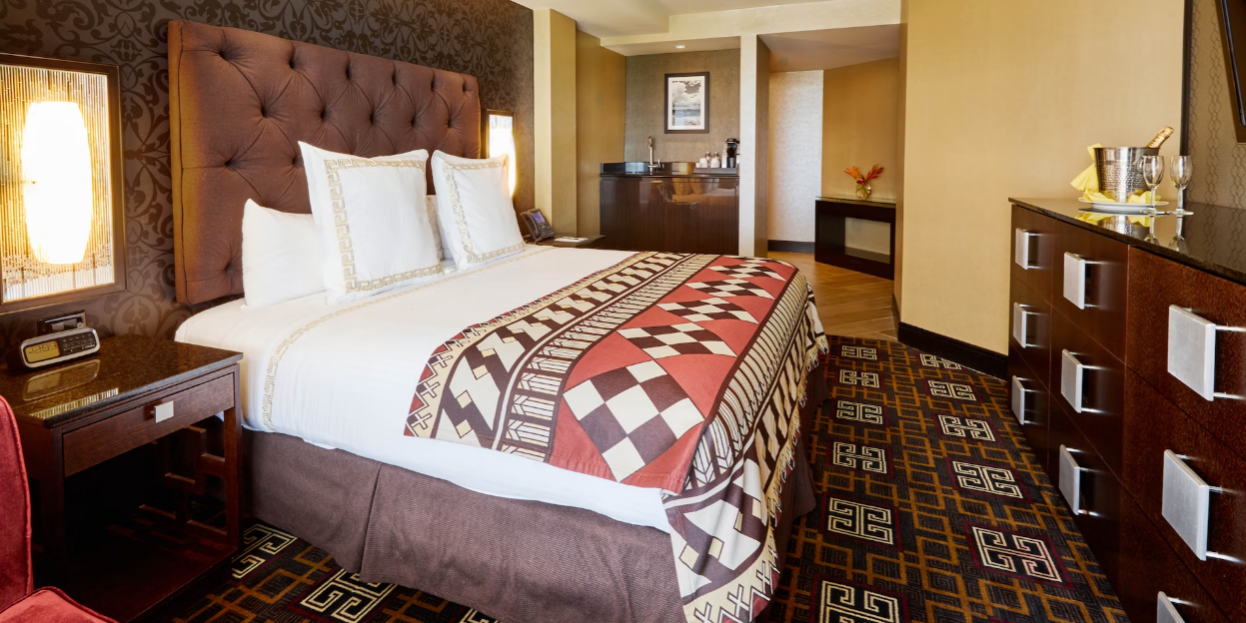 Executive Jacuzzi Suite bed