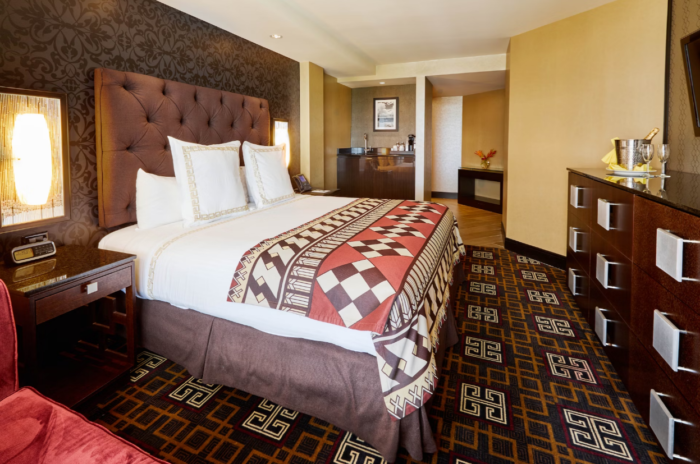 Executive Jacuzzi Suite bed